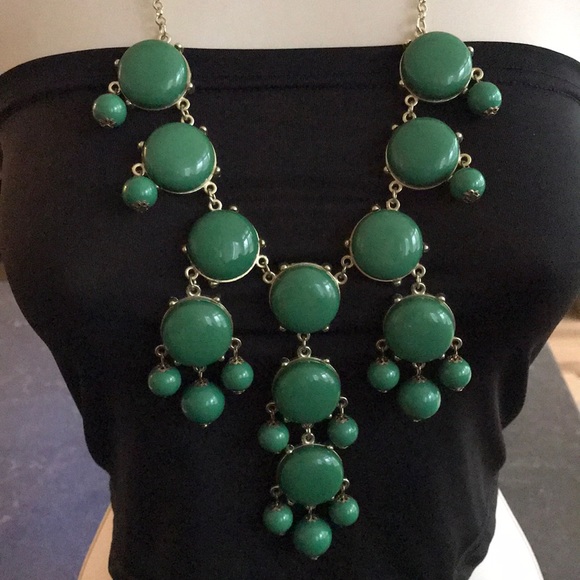 Jewelry - Green bubble necklace